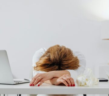 toxic positivity di tempat kerja