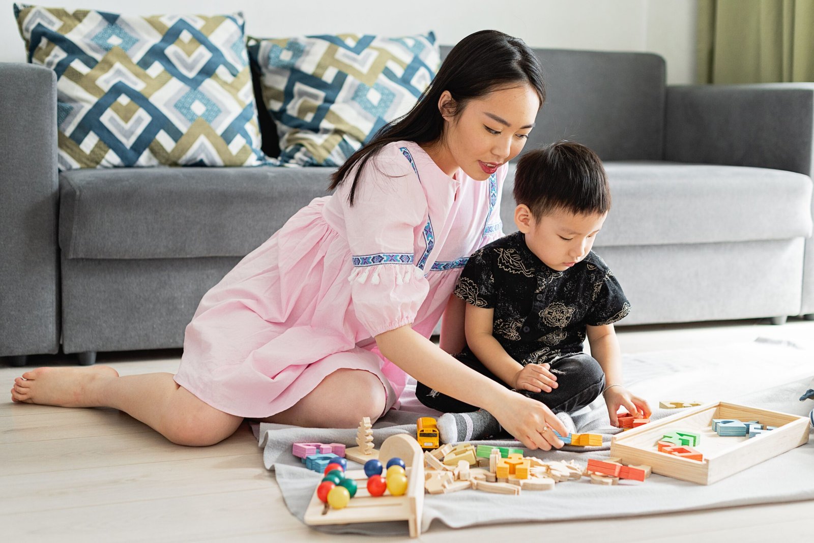 Terlalu sering menolong anak